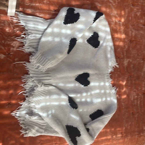 NWT WILDFOX white black heart distressed sweater - Picture 7 of 7